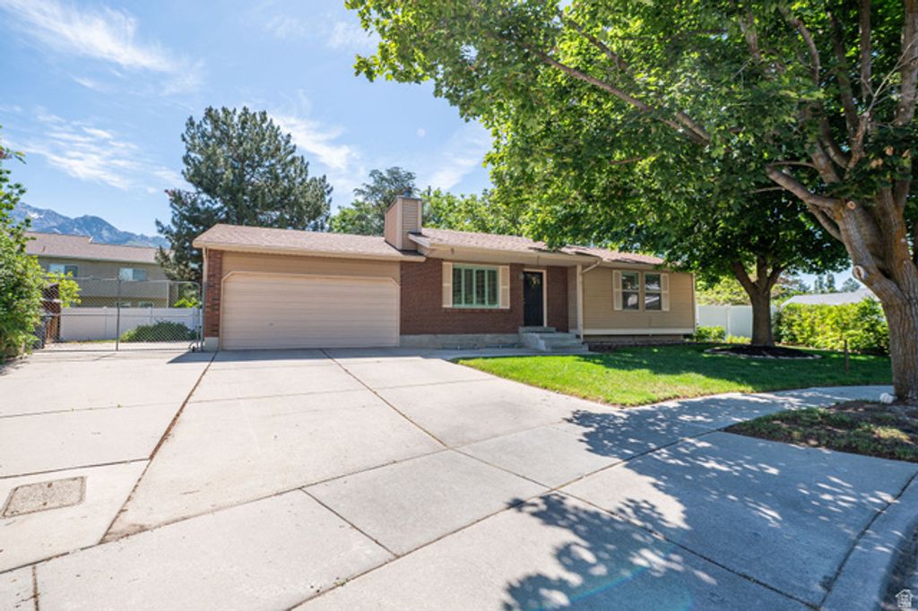 2090 E GREENWICH CIR, Sandy, UT 84093