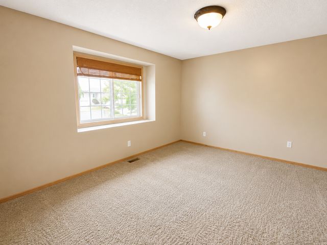1088 Lovell Avenue W, Roseville, MN 55113
