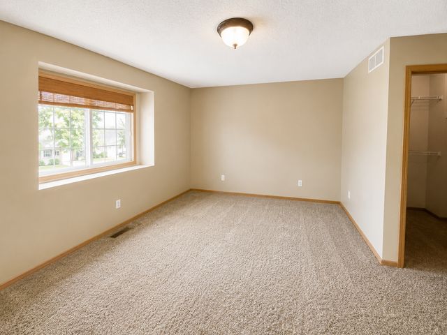 1088 Lovell Avenue W, Roseville, MN 55113