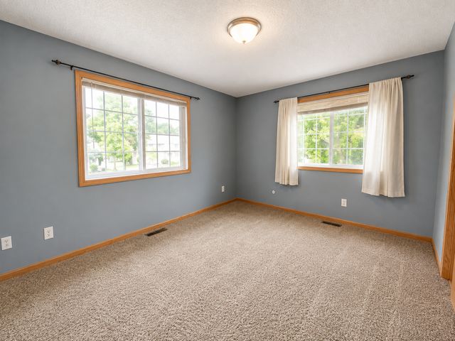 1088 Lovell Avenue W, Roseville, MN 55113