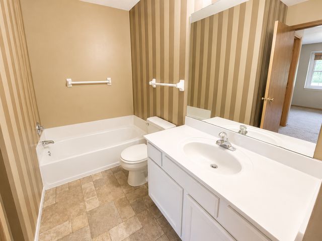 1088 Lovell Avenue W, Roseville, MN 55113