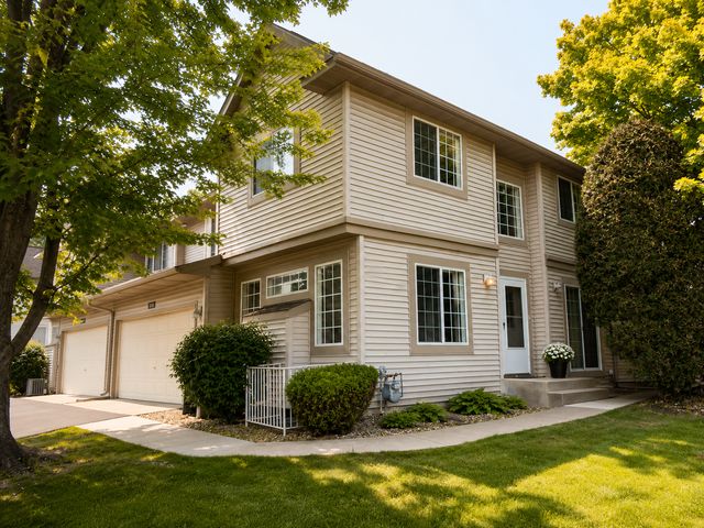 1088 Lovell Avenue W, Roseville, MN 55113
