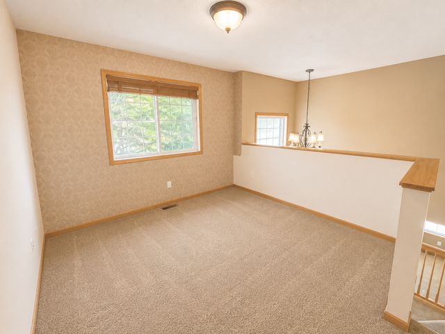 1088 Lovell Avenue W, Roseville, MN 55113