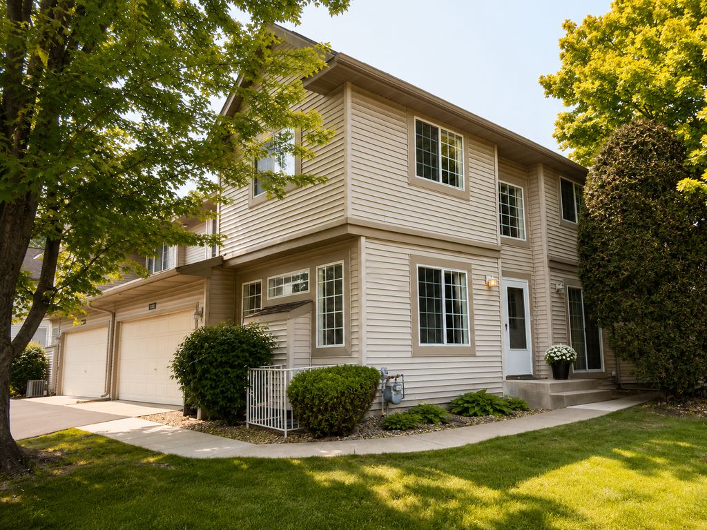 1088 Lovell Avenue W, Roseville, MN 55113 — photo 2