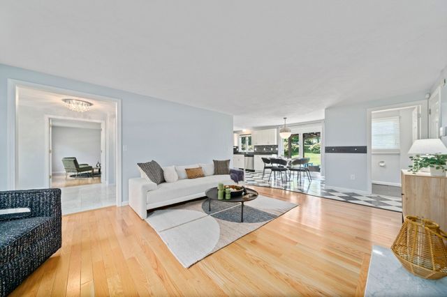 27 Sparrow Rd, Stoughton, MA 02072