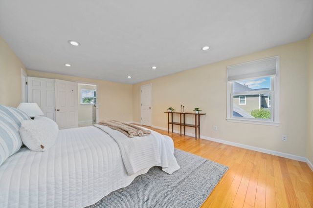 27 Sparrow Rd, Stoughton, MA 02072