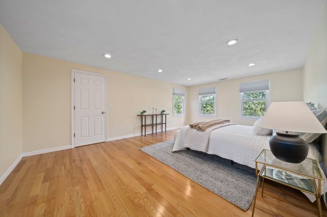 27 Sparrow Rd, Stoughton, MA 02072