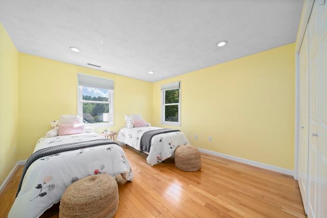 27 Sparrow Rd, Stoughton, MA 02072