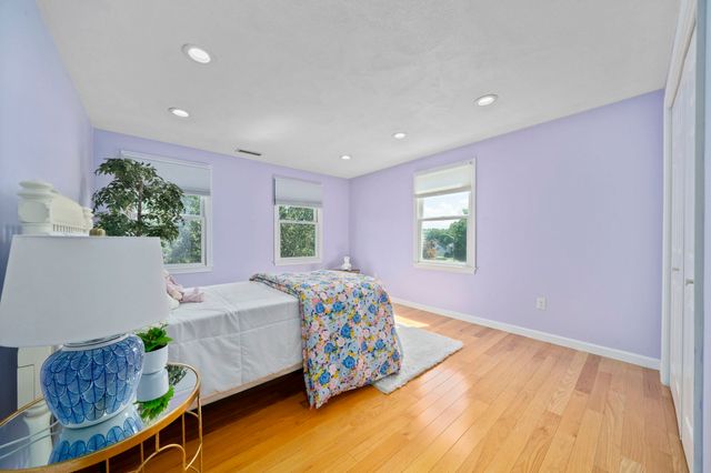 27 Sparrow Rd, Stoughton, MA 02072