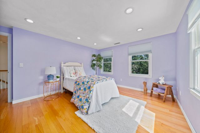 27 Sparrow Rd, Stoughton, MA 02072