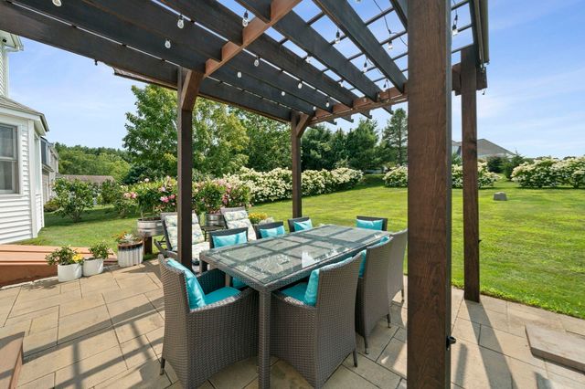 27 Sparrow Rd, Stoughton, MA 02072