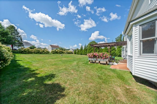 27 Sparrow Rd, Stoughton, MA 02072