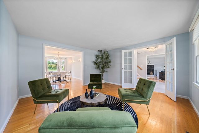 27 Sparrow Rd, Stoughton, MA 02072