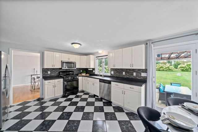 27 Sparrow Rd, Stoughton, MA 02072