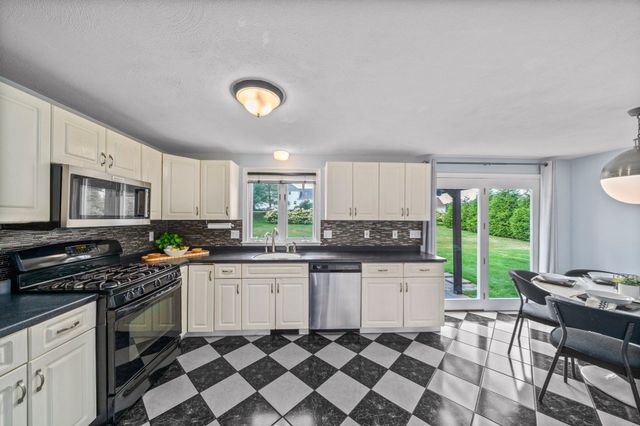 27 Sparrow Rd, Stoughton, MA 02072