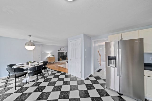 27 Sparrow Rd, Stoughton, MA 02072
