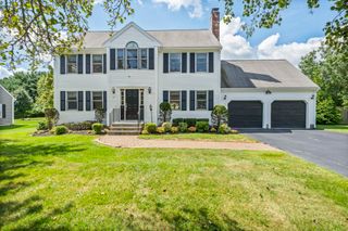 27 Sparrow Rd, Stoughton, MA 02072