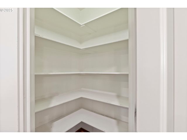 2875 Se ELLIOTT Dr, Gresham, OR 97080