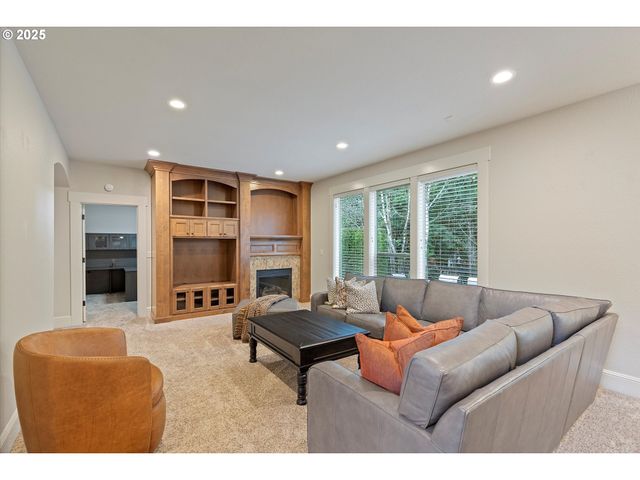 2875 Se ELLIOTT Dr, Gresham, OR 97080