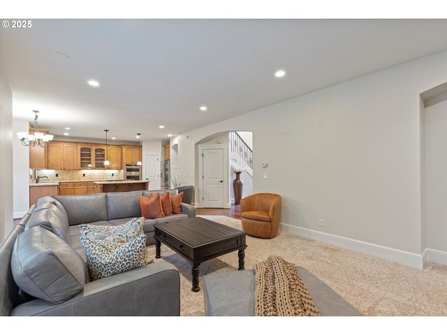 2875 Se ELLIOTT Dr, Gresham, OR 97080