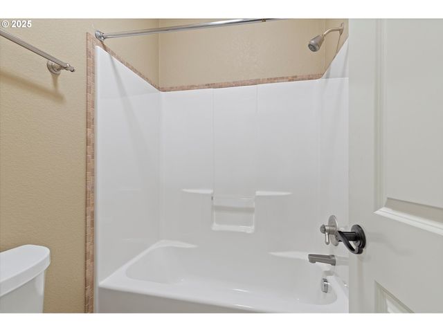 2875 Se ELLIOTT Dr, Gresham, OR 97080