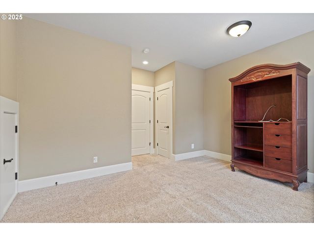 2875 Se ELLIOTT Dr, Gresham, OR 97080