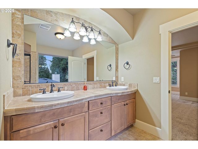 2875 Se ELLIOTT Dr, Gresham, OR 97080