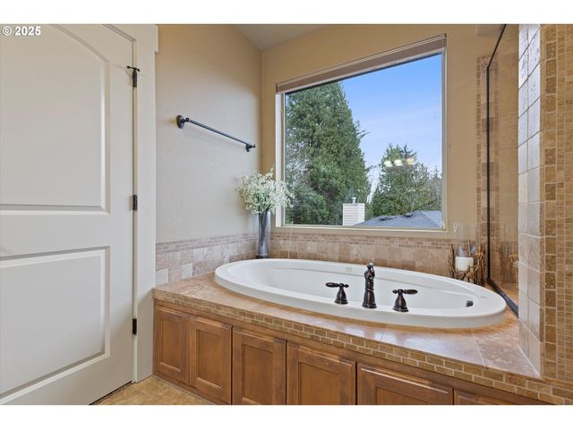 2875 Se ELLIOTT Dr, Gresham, OR 97080