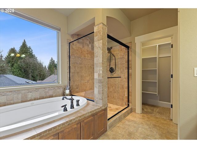 2875 Se ELLIOTT Dr, Gresham, OR 97080