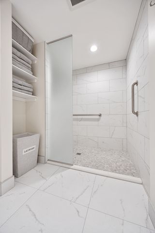 1401 Burr Oak Road 117B, Hinsdale, IL 60521