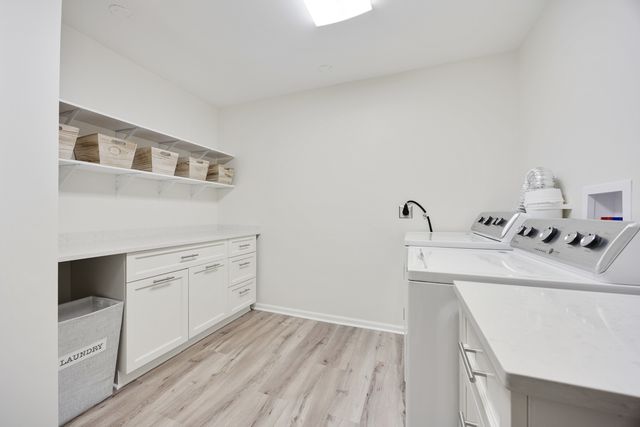 1401 Burr Oak Road 117B, Hinsdale, IL 60521