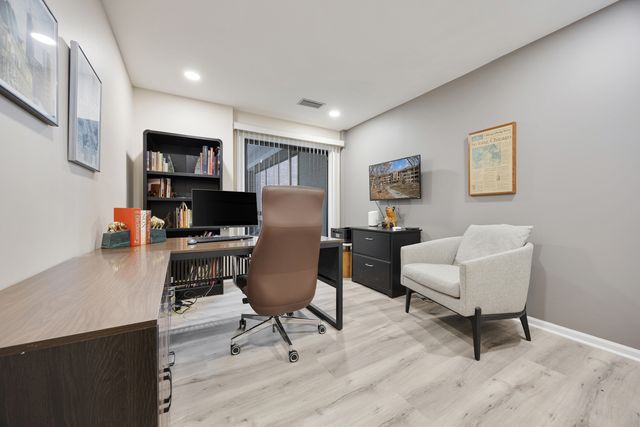 1401 Burr Oak Road 117B, Hinsdale, IL 60521