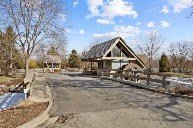 1401 Burr Oak Road 117B, Hinsdale, IL 60521