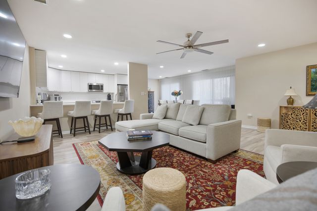 1401 Burr Oak Road 117B, Hinsdale, IL 60521