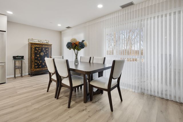 1401 Burr Oak Road 117B, Hinsdale, IL 60521