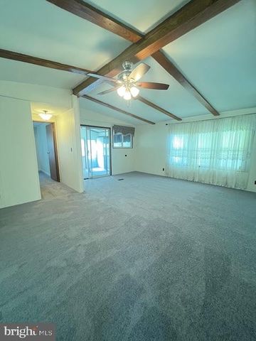 527 RAMBLEWOOD LN, North Wales, PA 19454