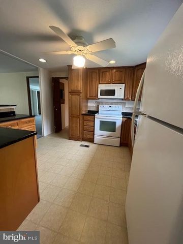 527 RAMBLEWOOD LN, North Wales, PA 19454