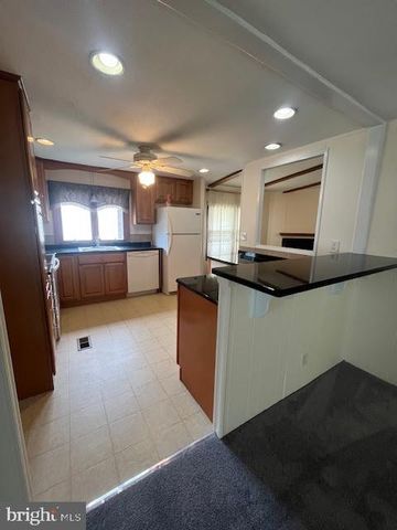 527 RAMBLEWOOD LN, North Wales, PA 19454