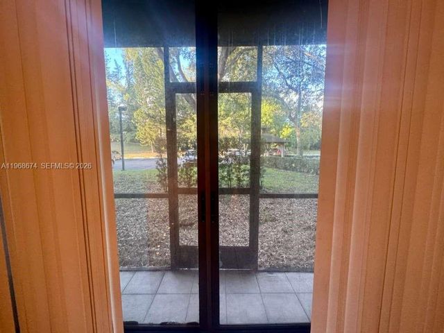 3720 Inverrary Dr 1N, Lauderhill, FL 33319