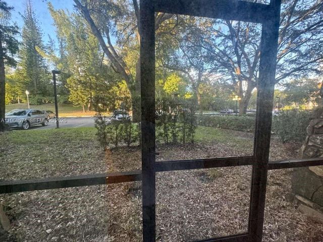 3720 Inverrary Dr 1N, Lauderhill, FL 33319