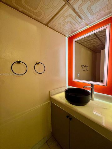 3720 Inverrary Dr 1N, Lauderhill, FL 33319