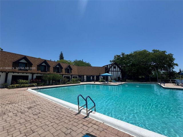 3720 Inverrary Dr 1N, Lauderhill, FL 33319