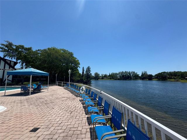 3720 Inverrary Dr 1N, Lauderhill, FL 33319