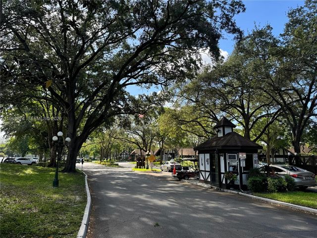 3720 Inverrary Dr 1N, Lauderhill, FL 33319