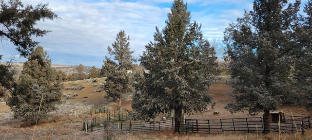 7467 Harpold Road, Klamath Falls, OR 97603