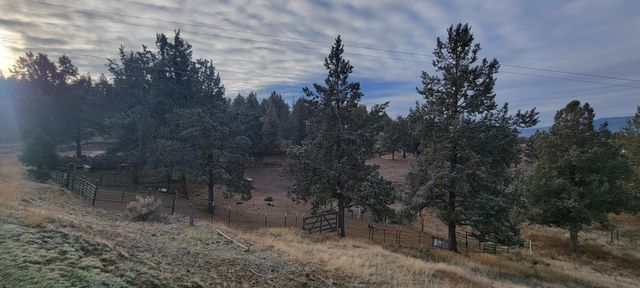 7467 Harpold Road, Klamath Falls, OR 97603