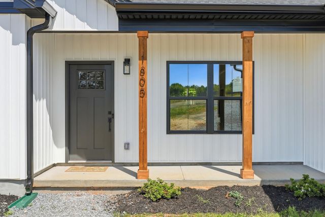 1805 Hickory Cove LN, Moneta, VA 24121