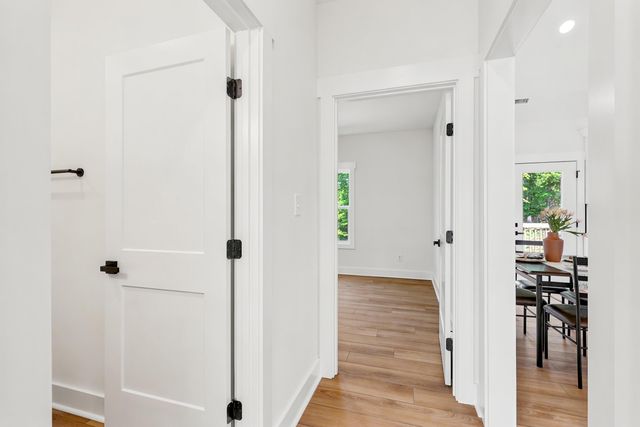 1805 Hickory Cove LN, Moneta, VA 24121