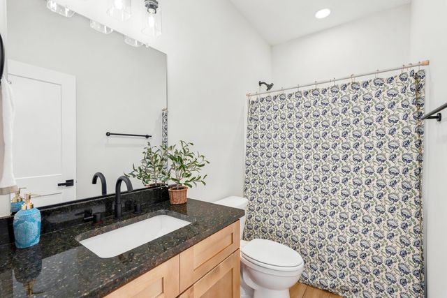 1805 Hickory Cove LN, Moneta, VA 24121