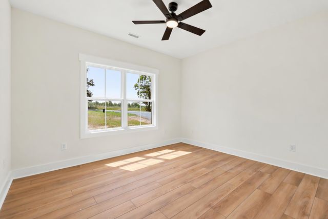 1805 Hickory Cove LN, Moneta, VA 24121